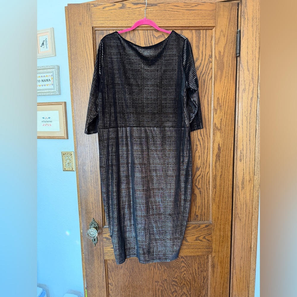 Unique Vintage Black and Gold Long Sleeve Dress